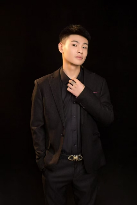 刘小船的第一张照片--青岛闪婚服务中心